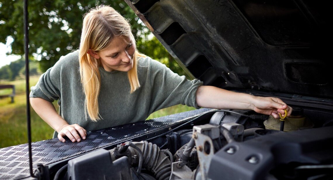 woman-workshop-for-teenagers-community-development-team-essential-car-maintenance-for-new-drivers-vasse-automotive-vasse-estate-blog-western-australia